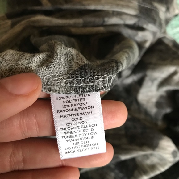 Floral Graphic Tee NWOT - Sz Small - Picture 4 of 4